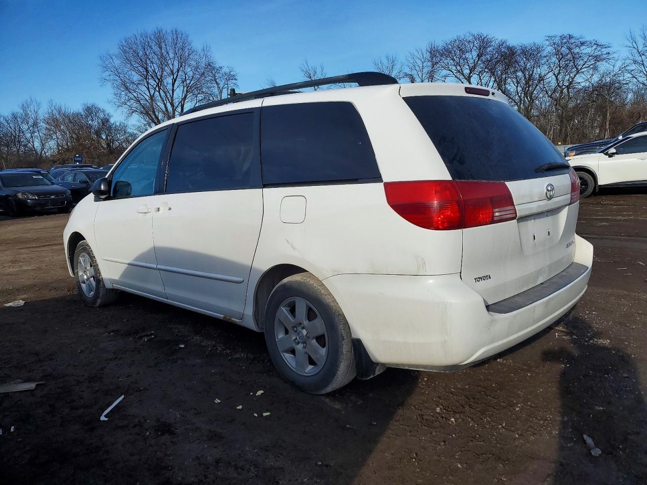 2004 Toyota Sienna Xle - Image 2