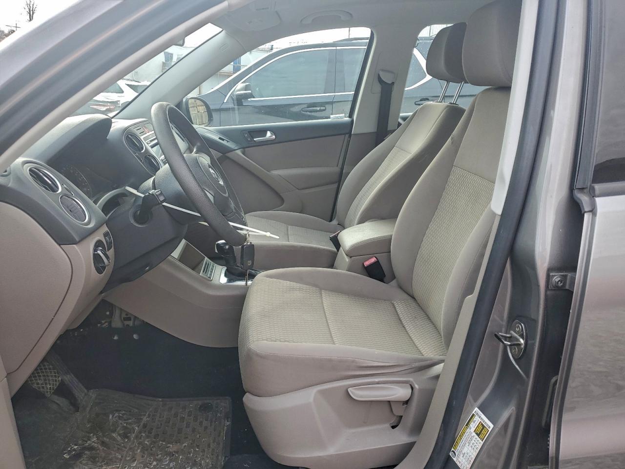 2011 Volkswagen Tiguan S - Image 7