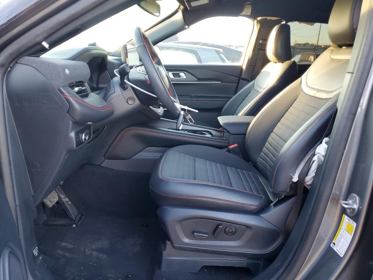 2025 Ford Explorer St-Line - Image 7