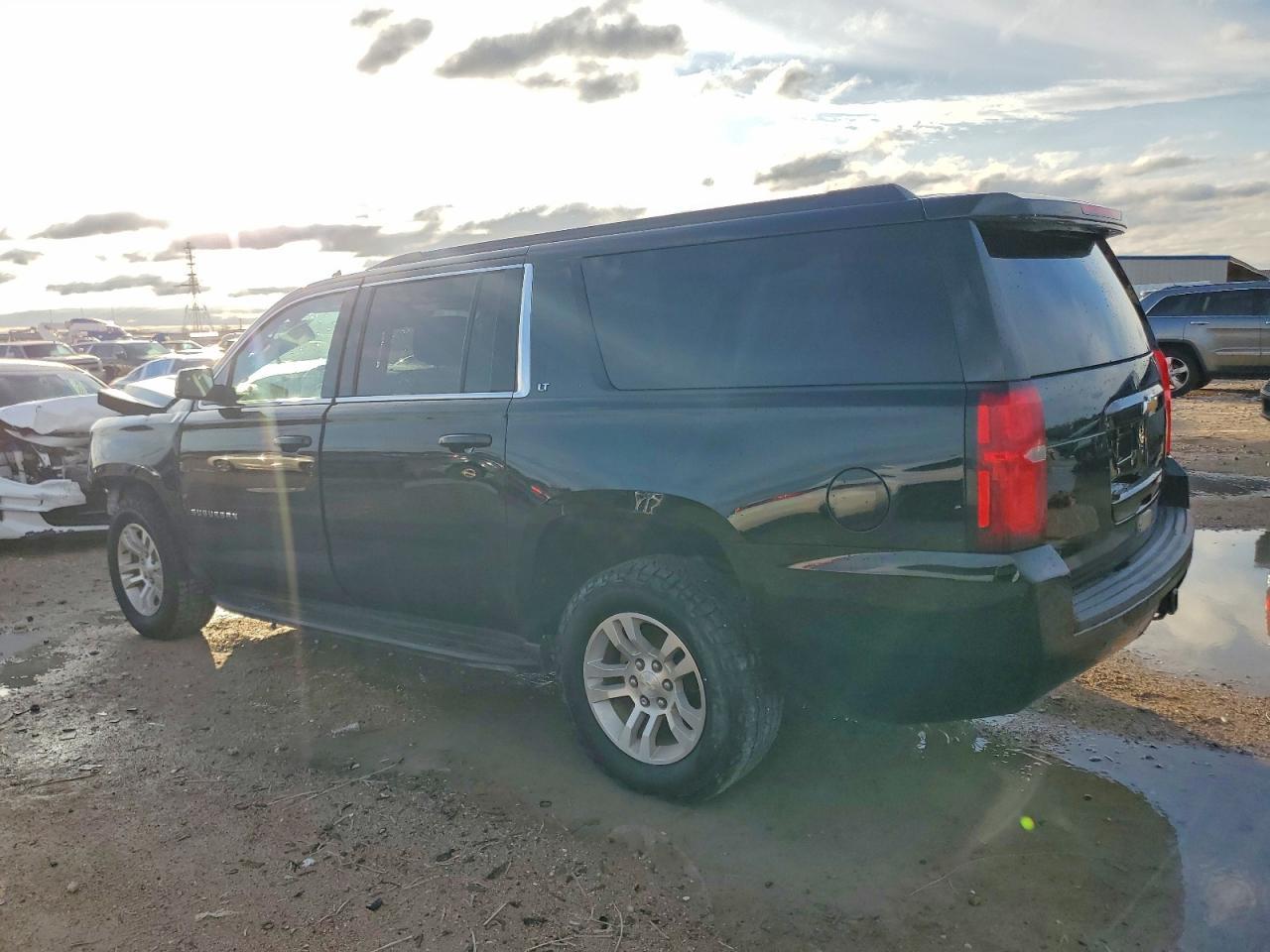 2019 Chevrolet Suburban K1500 Lt - Image 2