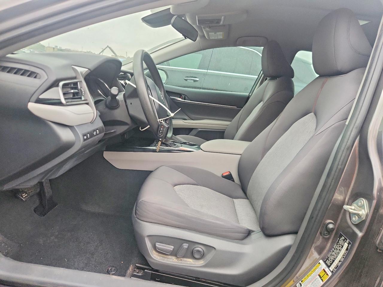 2020 Toyota Camry Le - Фото 7