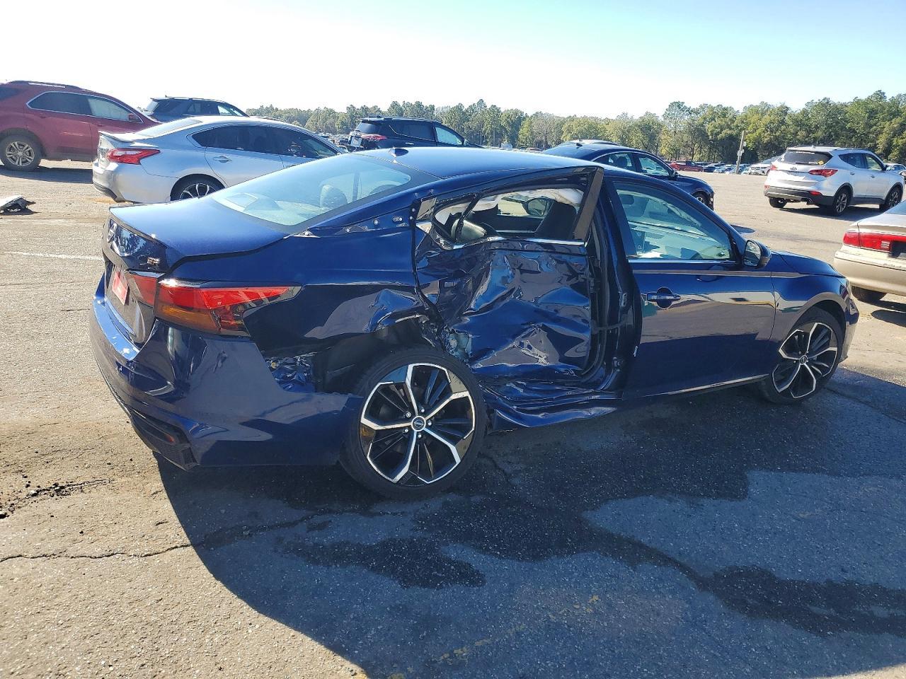 2024 Nissan Altima 2.5 Sr - Image 3