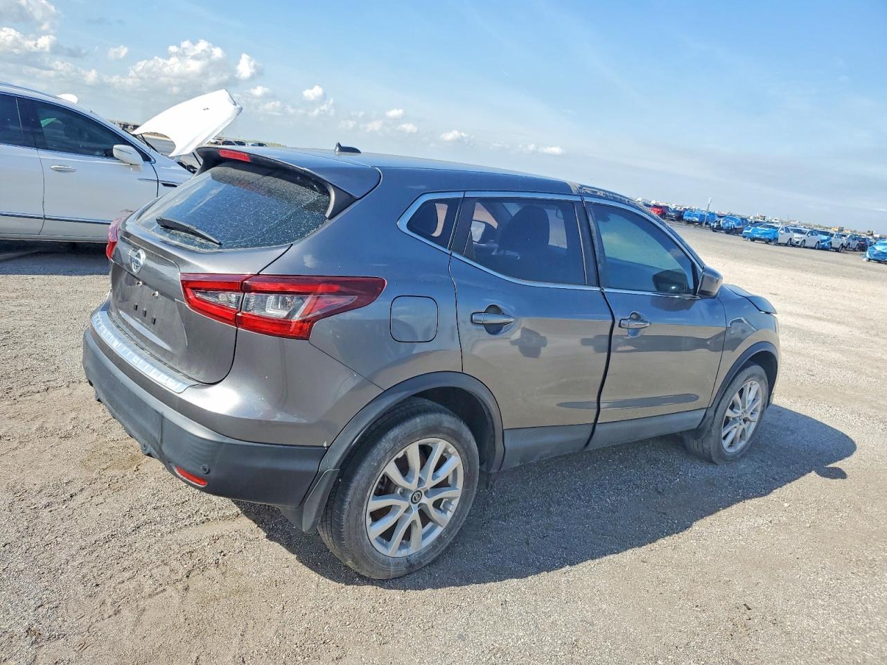 2020 Nissan Rogue Sport S - Фото 3