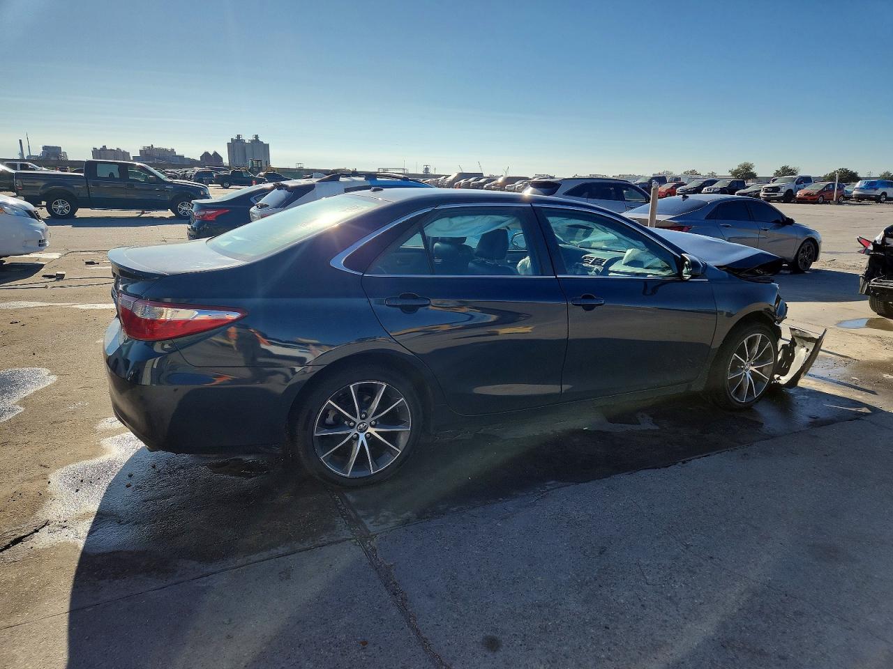 2016 Toyota Camry - Фото 3