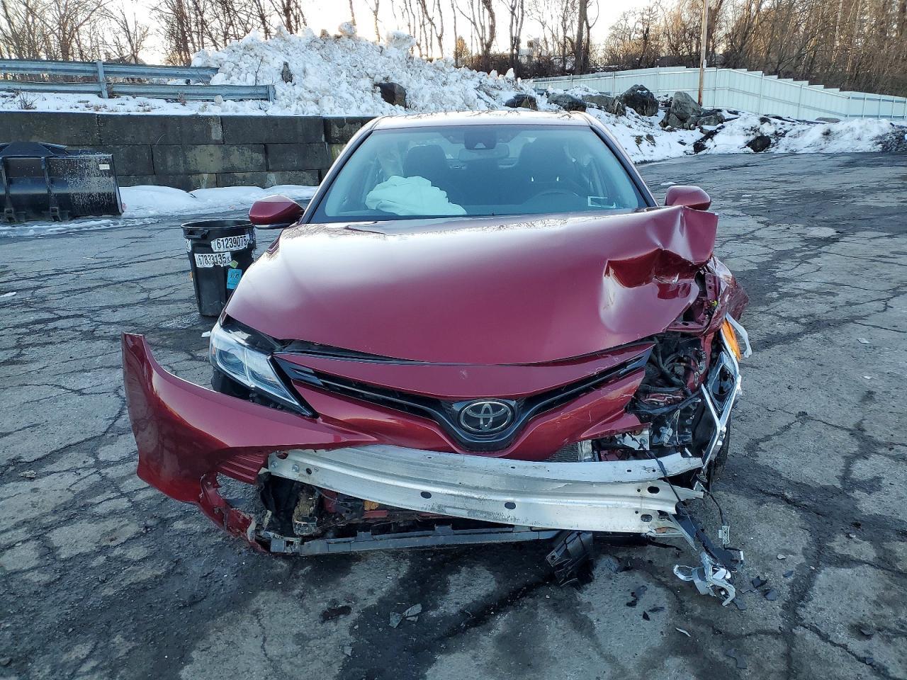 2020 Toyota Camry Le - Фото 5