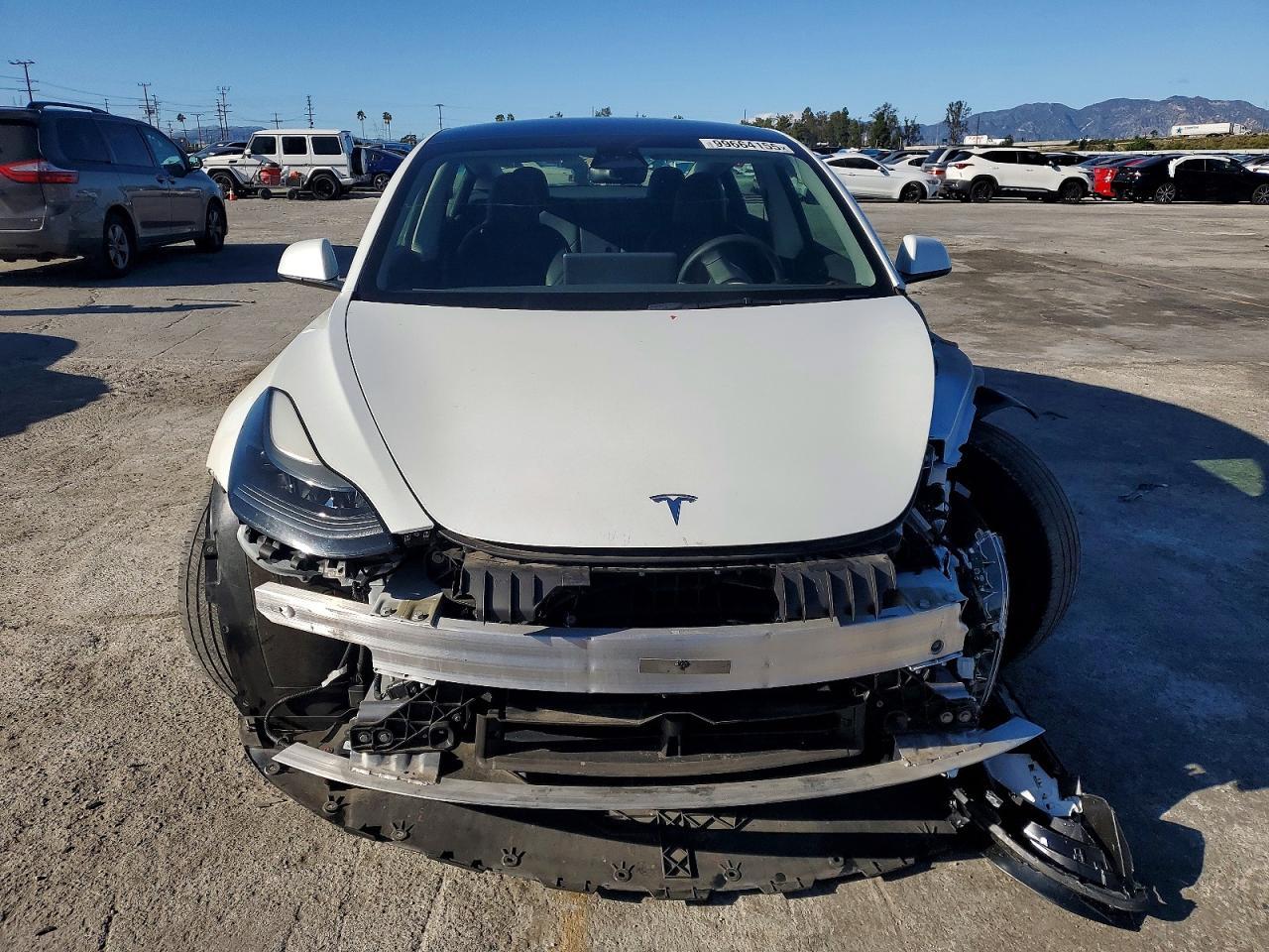 2023 Tesla Model 3 - Фото 5