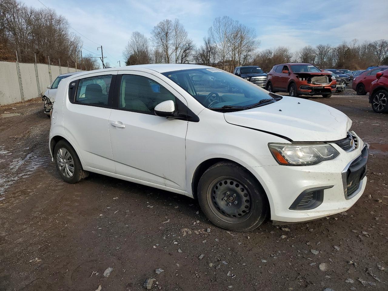 2017 Chev Sonic - Image 4