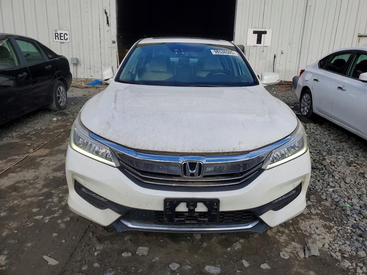 2017 Honda Accord Touring - Фото 5