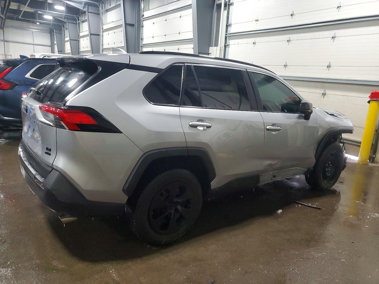 2020 Toyota Rav4 Le - Фото 3
