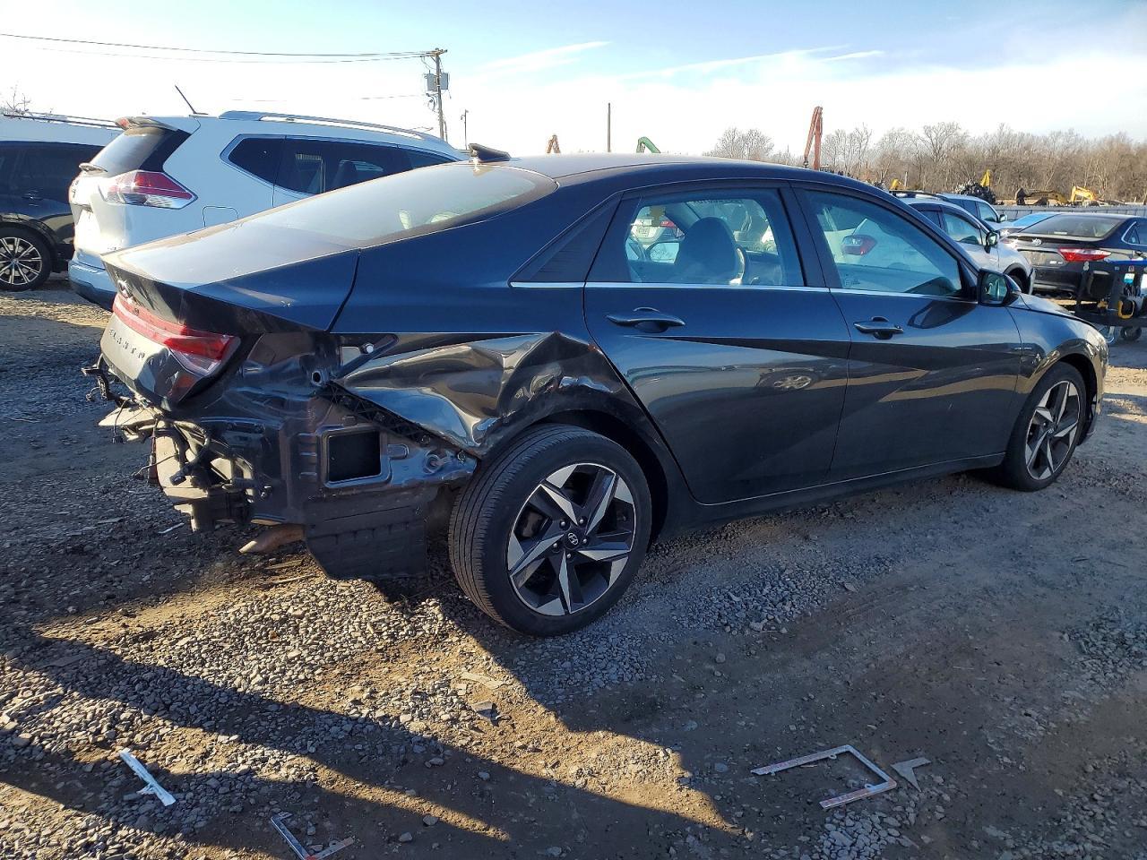 2021 Hyundai Elantra Limited - Image 3