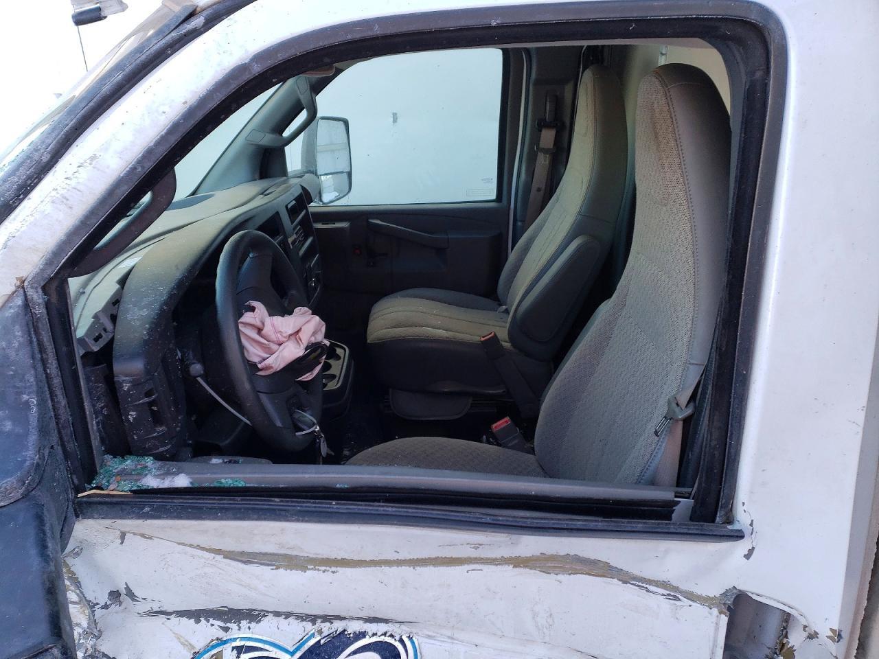 2017 Chevrolet Express - Фото 7