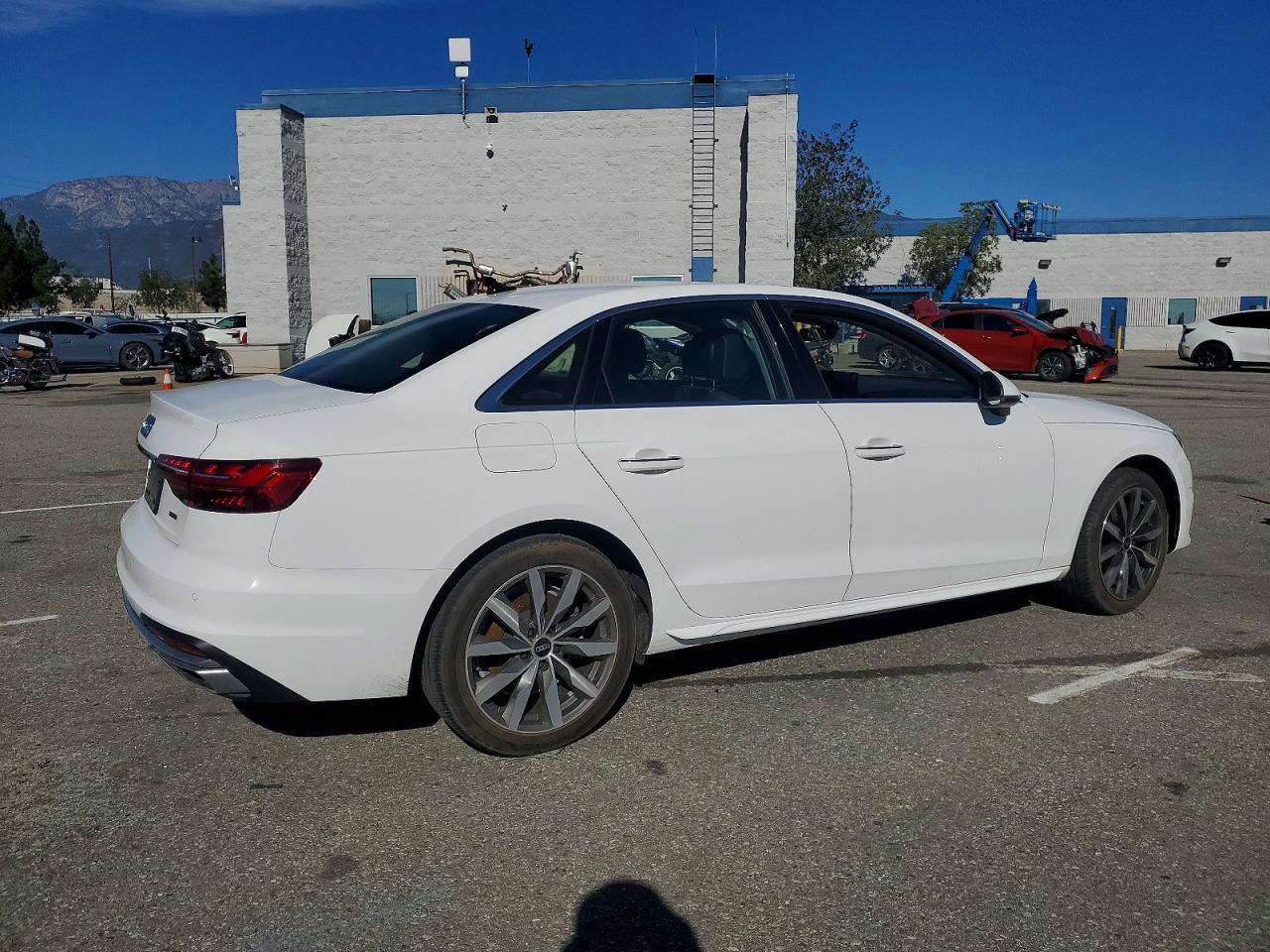 2022 Audi A4 Premium 40 - Фото 3