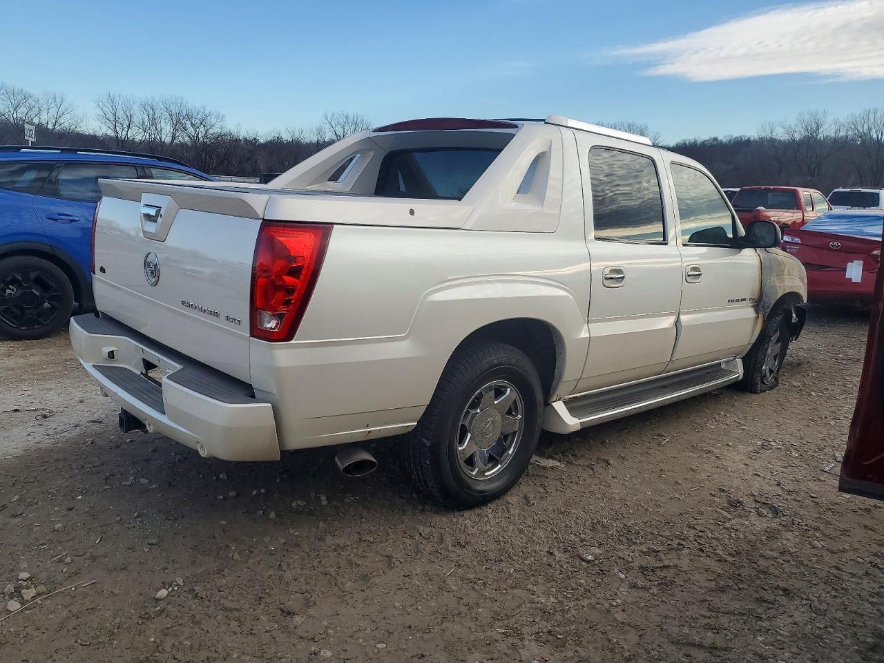 2004 Cadillac Escalade - Image 3