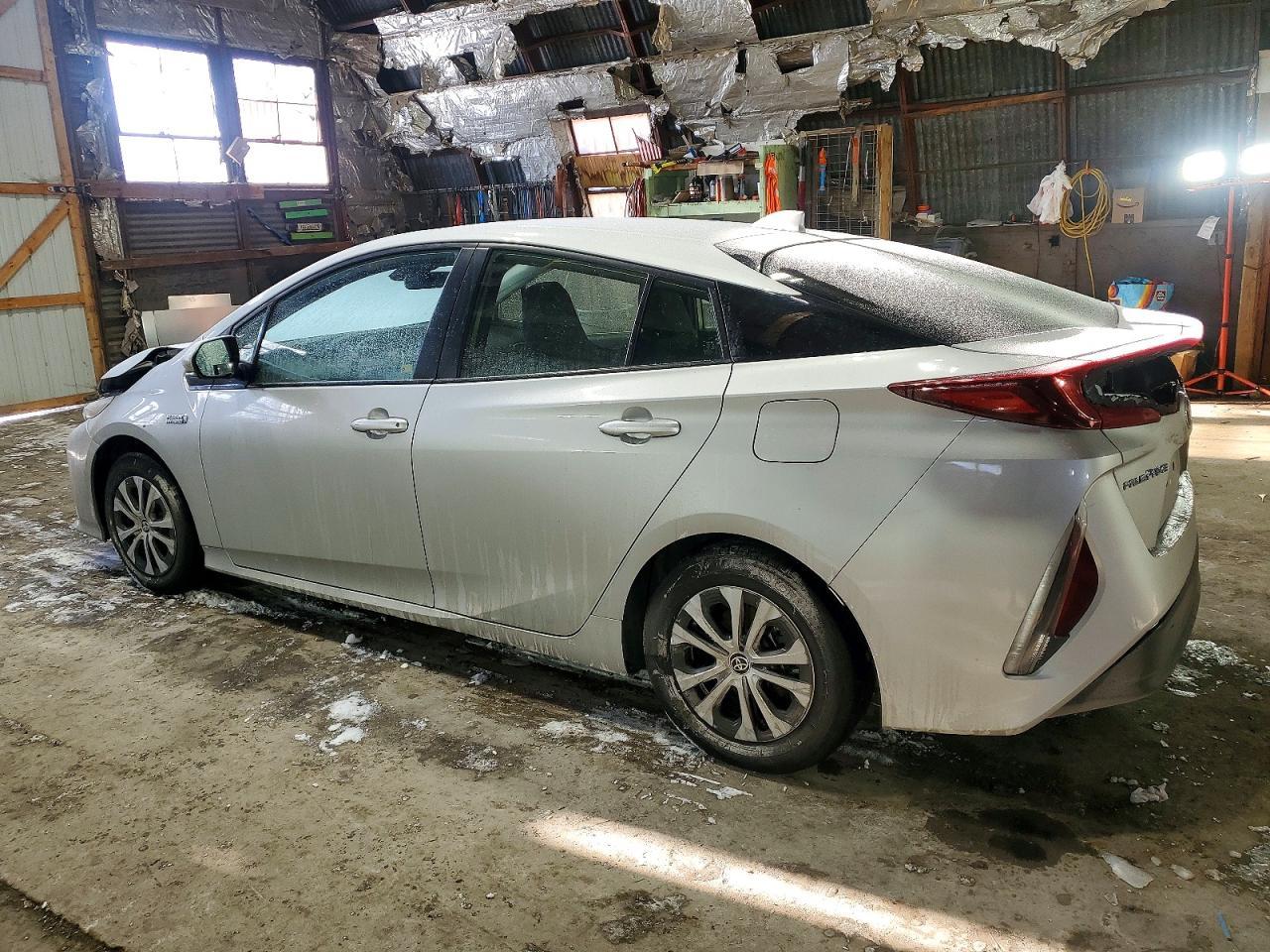 2022 Toyota Prius Prime Le - Фото 2