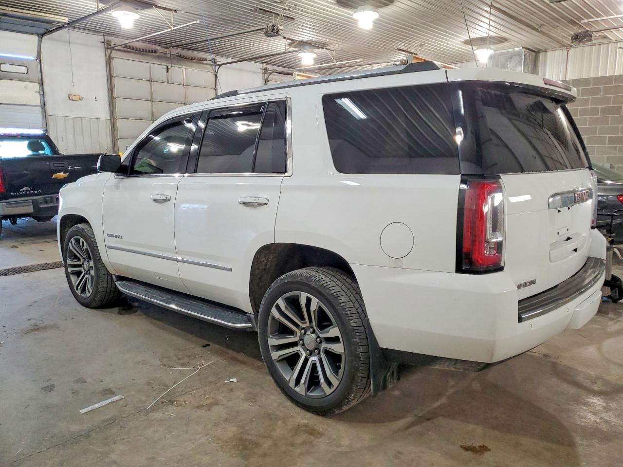 2017 GMC Yukon Denali - Image 2