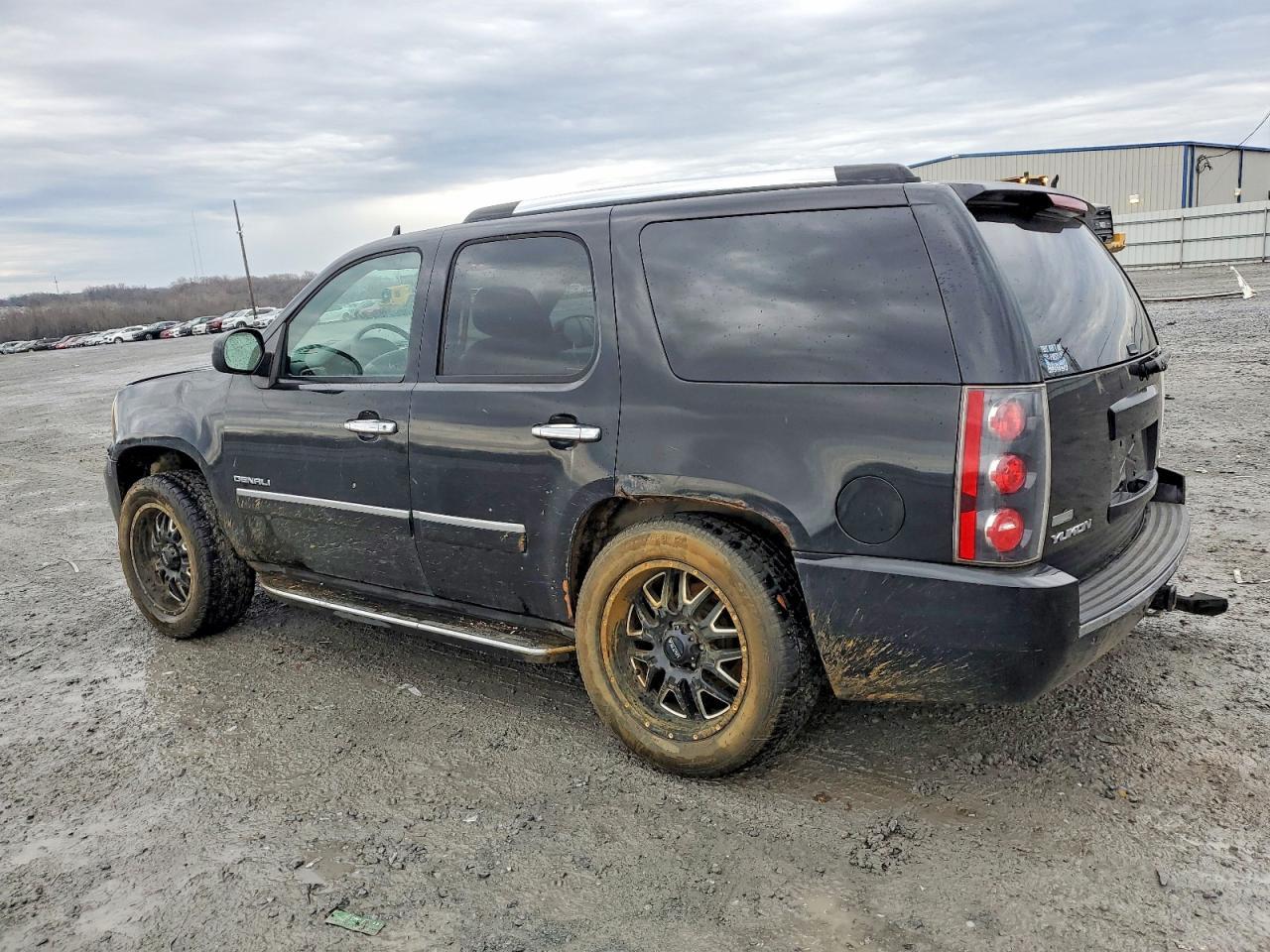 2010 GMC Yukon Denali - Фото 2
