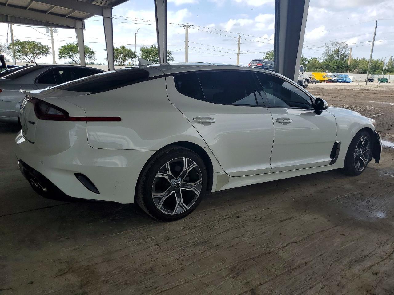 2021 Kia Stinger - Image 3