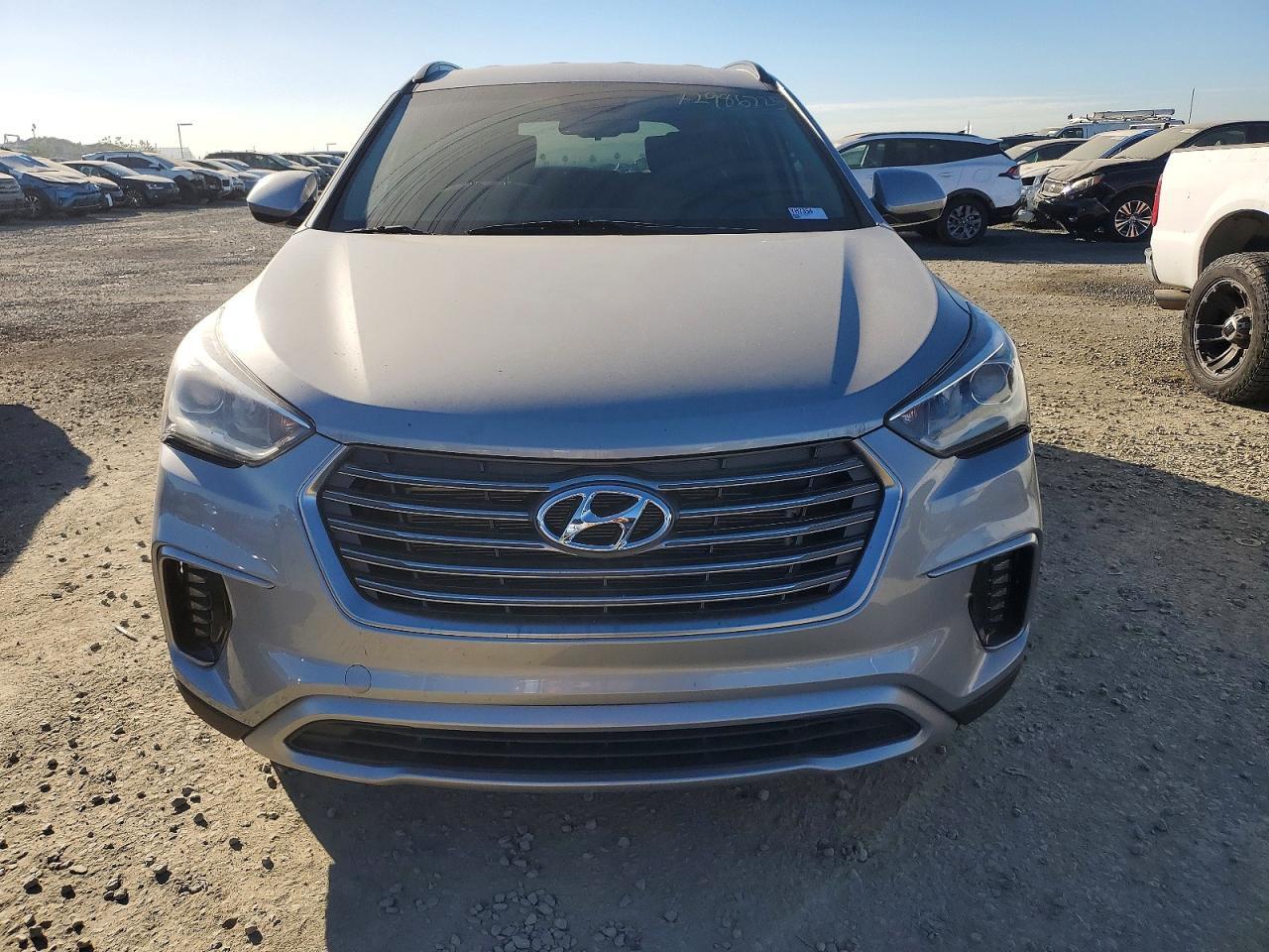 2017 Hyundai Santa Fe Se - Фото 5