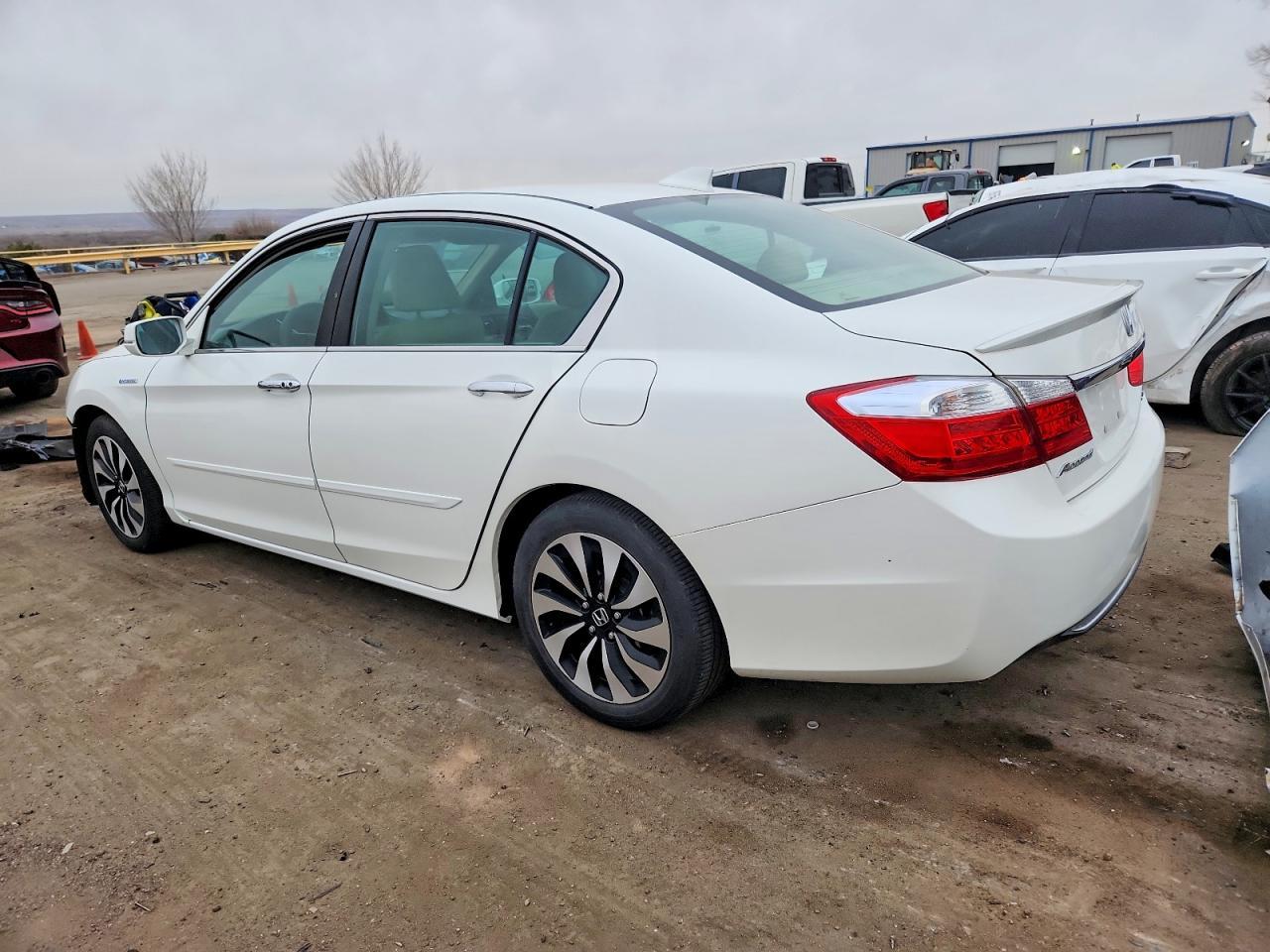 2015 Honda Accord Touring Hybrid - Image 2