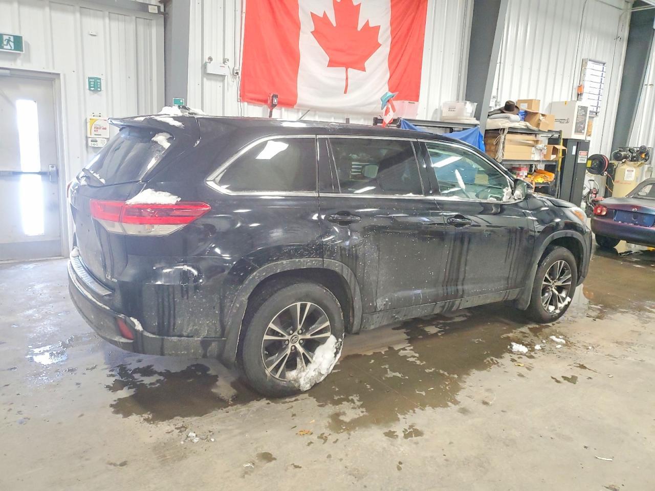 2018 Toyota Highlander Le - Фото 3