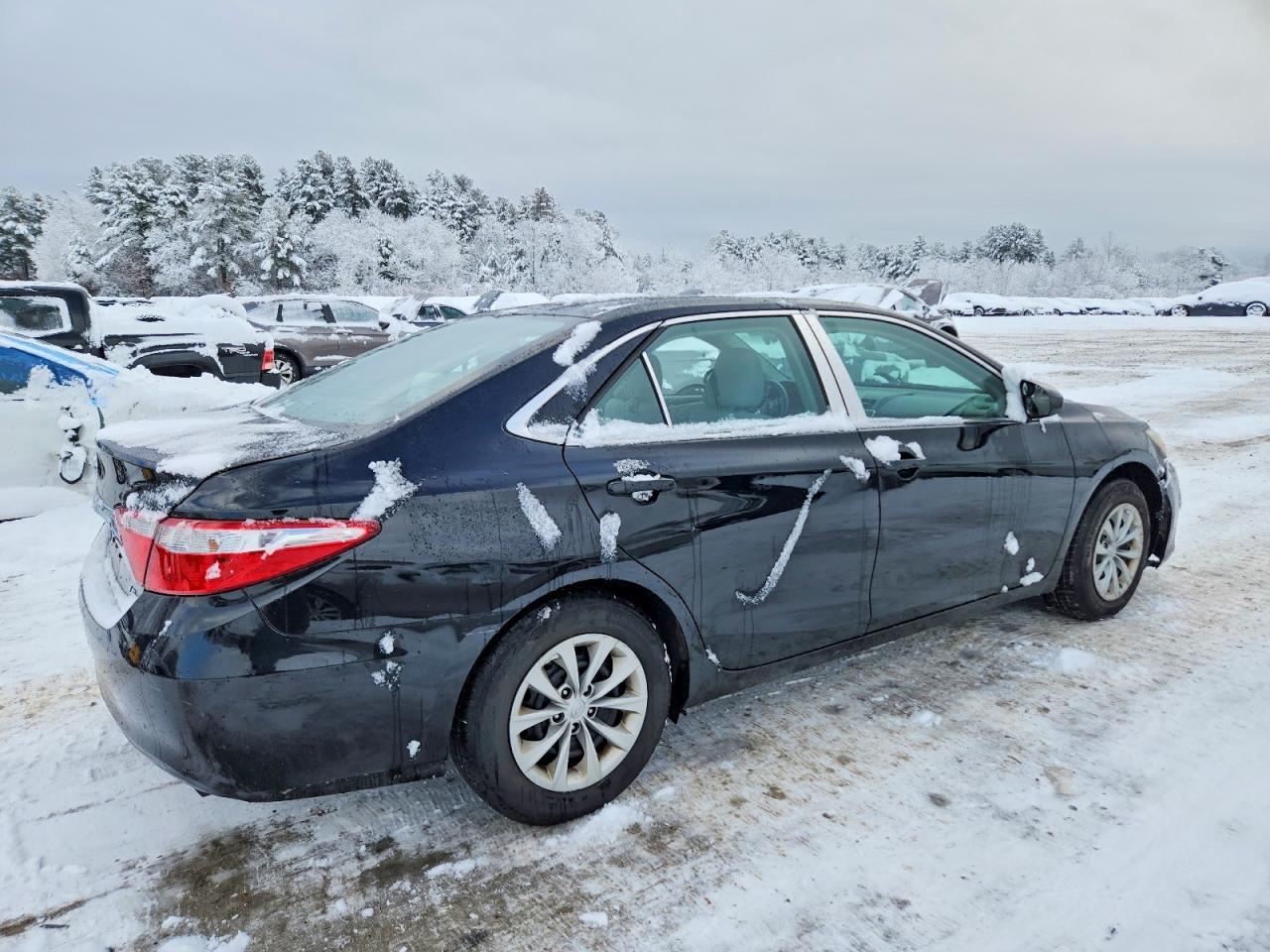 2016 Toyota Camry Le - Image 3
