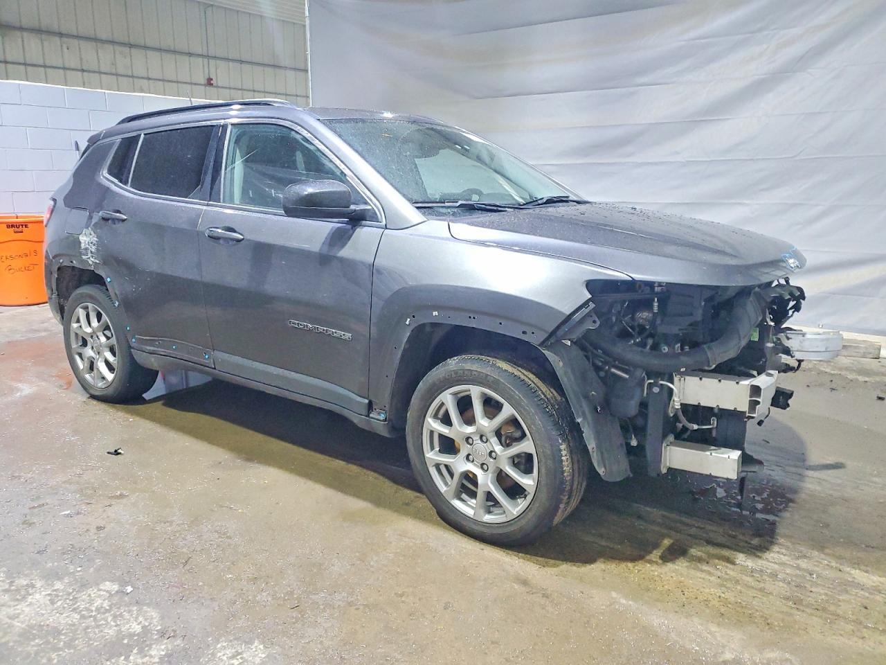 2022 Jeep Compass Latitude Lux - Image 4