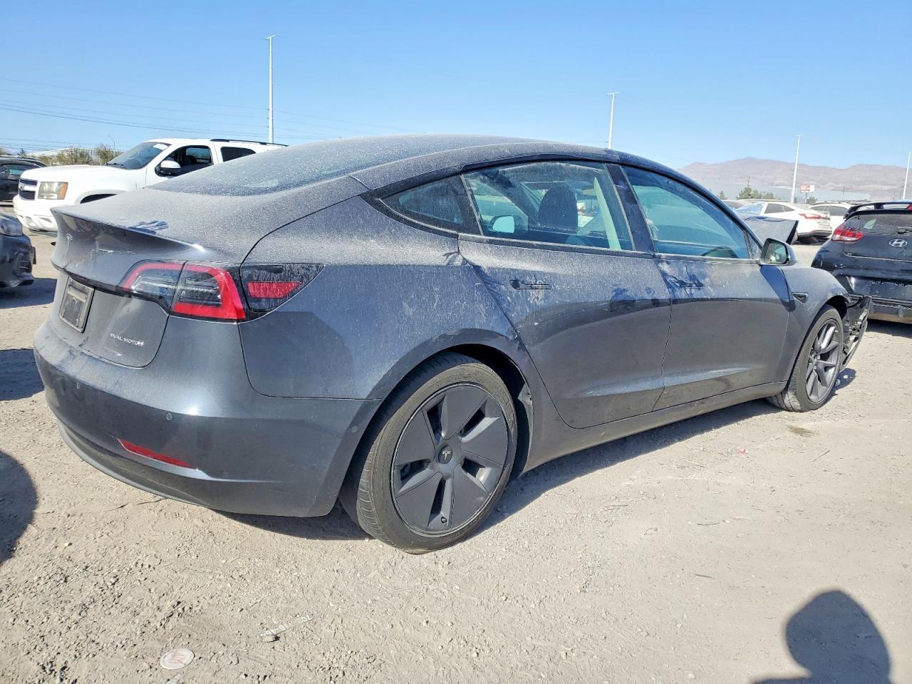 2022 Tesla Model 3 - Image 3