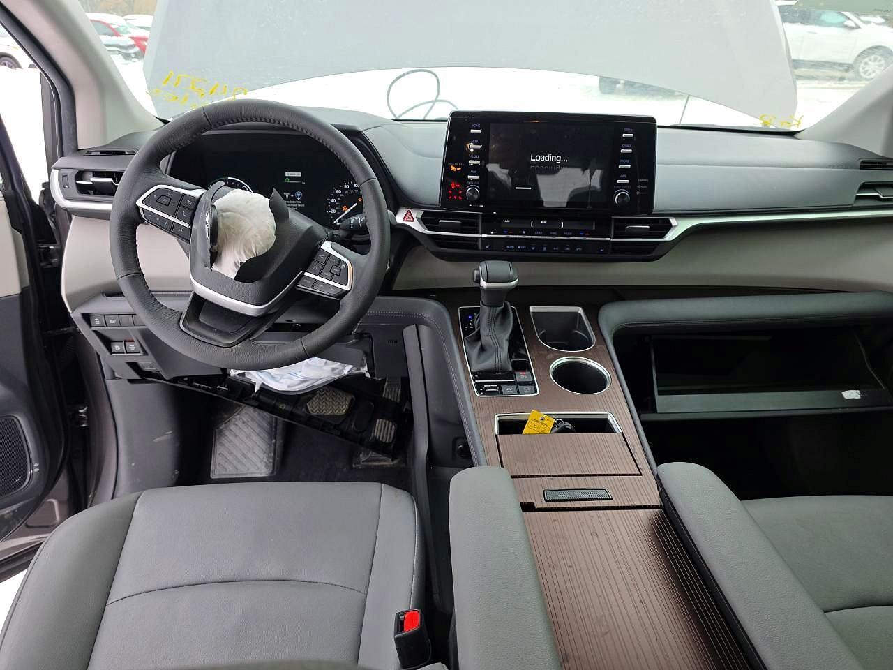 2024 Toyota Sienna Xle - Image 7