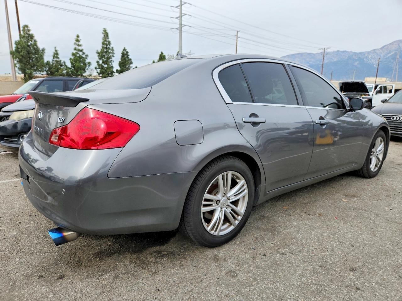 2010 Infiniti G37 Base - Фото 3