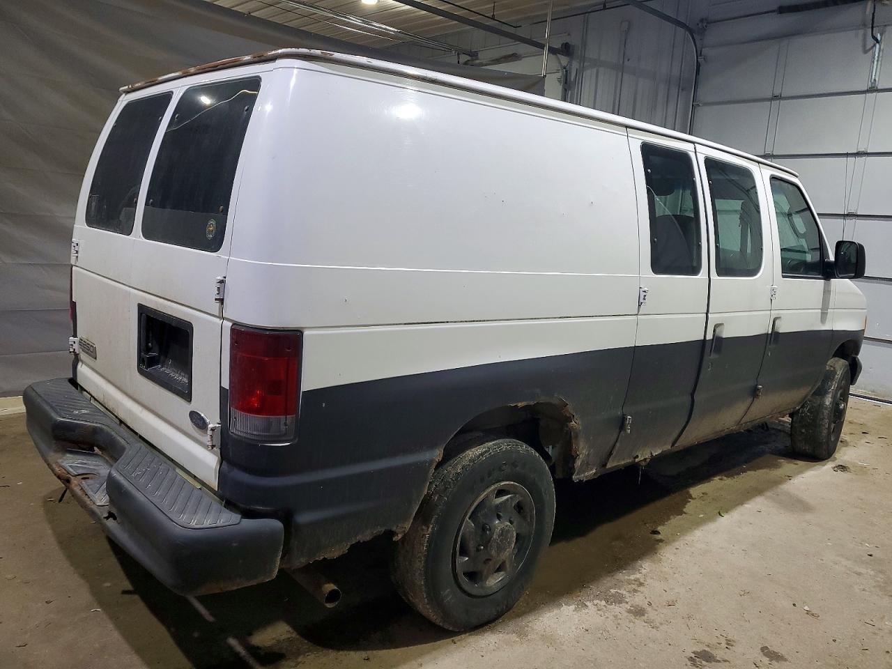 2007 Ford Econoline E250 Van - Image 3
