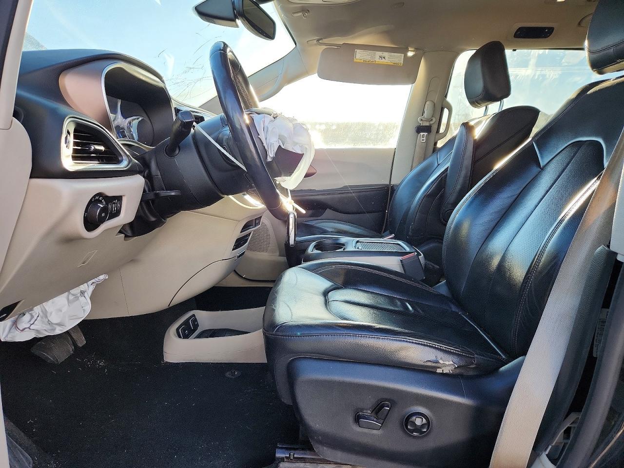 2017 Chrysler Pacifica Touring L Plus - Image 7