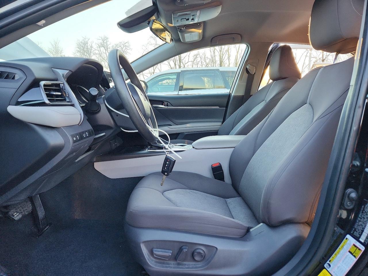 2021 Toyota Camry Le - Фото 7