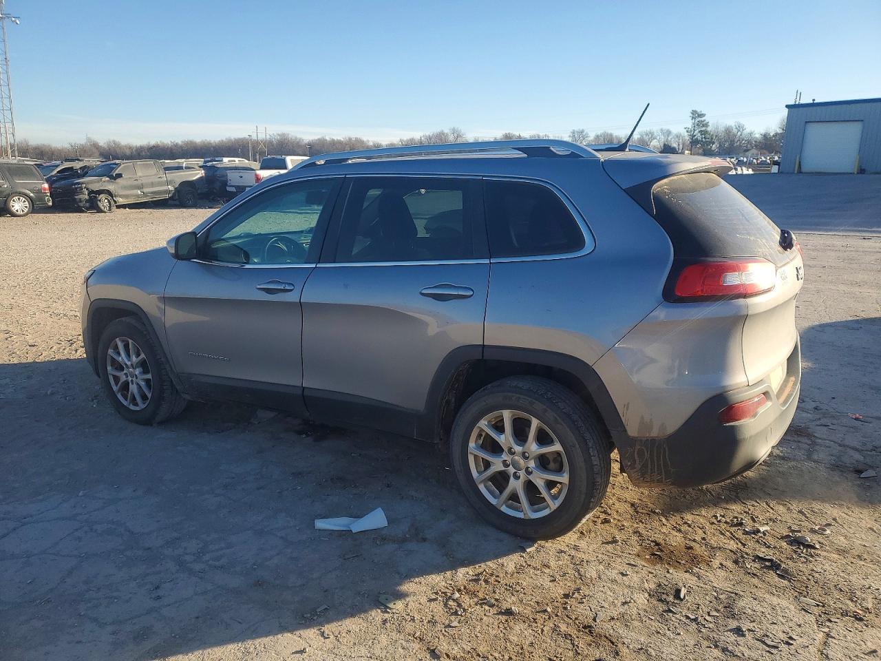 2015 Jeep Cherokee Latitude - Фото 2