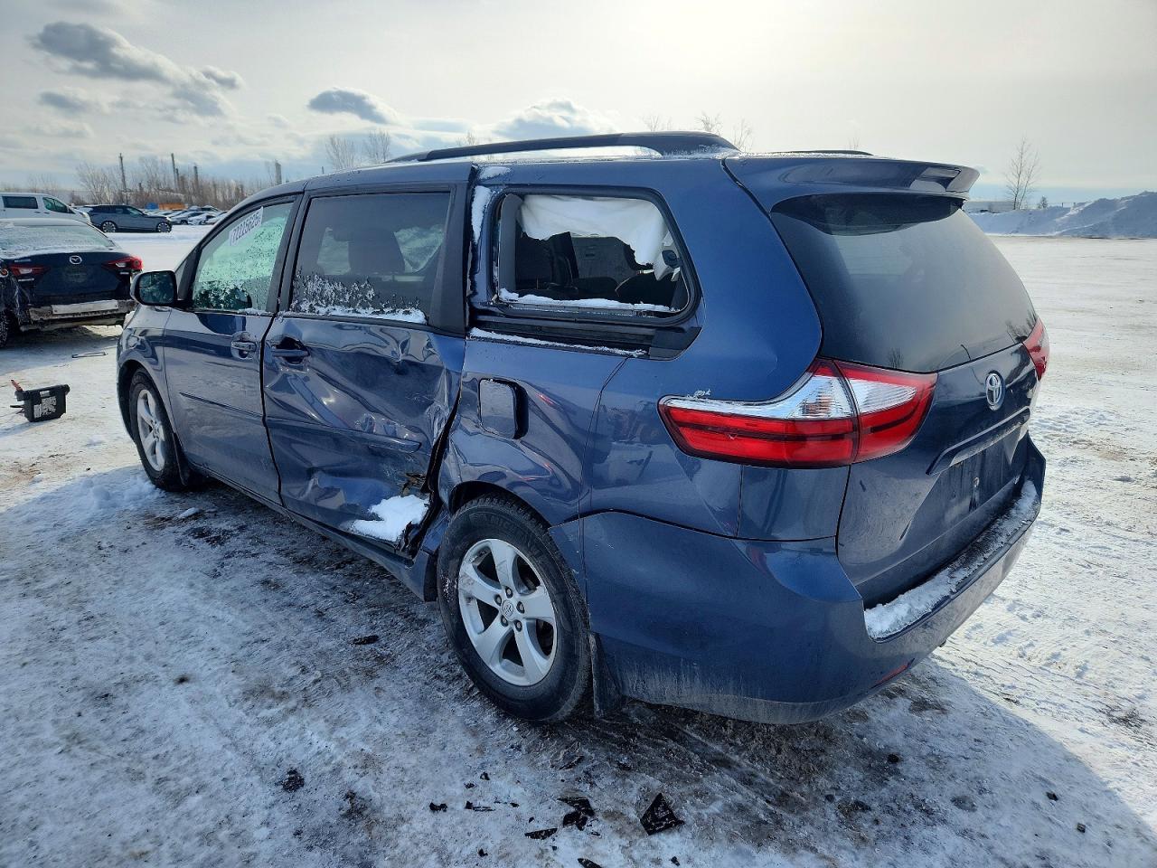 2015 Toyota Sienna Le - Фото 2