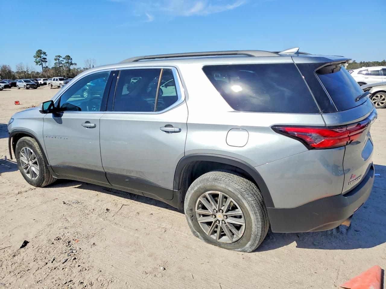 2023 Chevrolet Traverse Lt - Фото 2