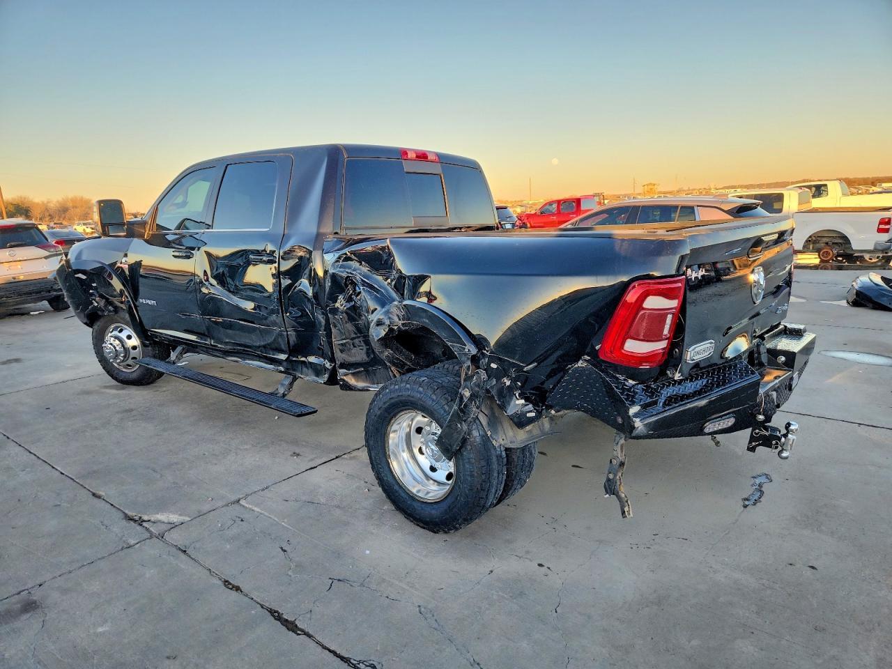 2023 Ram 3500 Longhorn - Фото 2