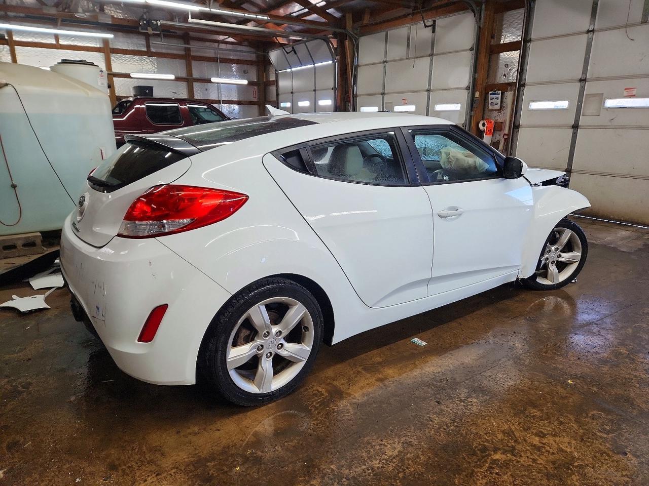 2013 Hyundai Veloster Base - Фото 3