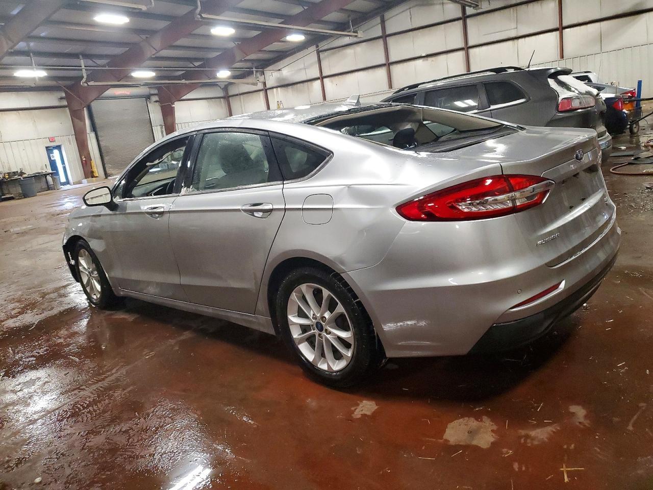 2020 Ford Fusion Se - Фото 2