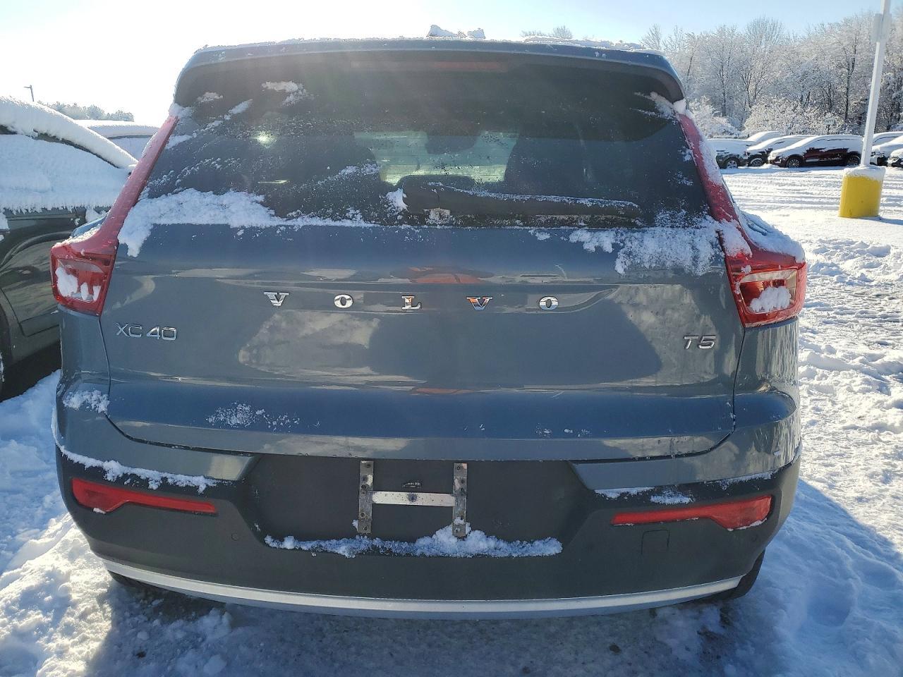 2020 Volvo Xc40 T5 Momentum - Image 6