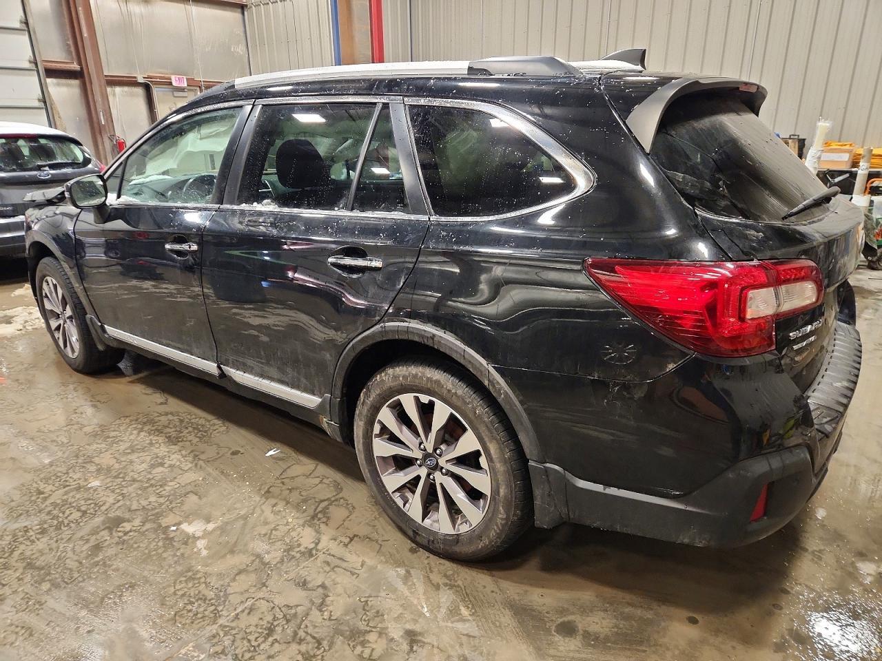 2019 Subaru Outback Touring - Image 2