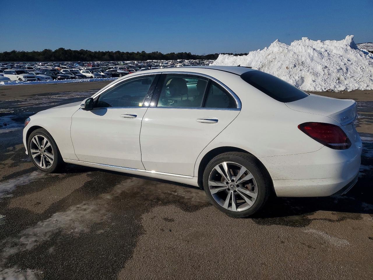 2021 Mercedes-Benz C 300 4Matic - Фото 2