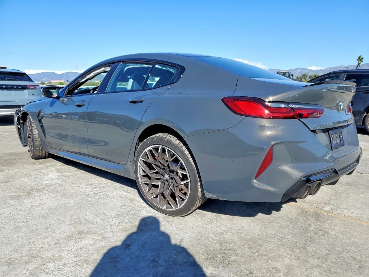 2025 BMW M8 - Фото 2