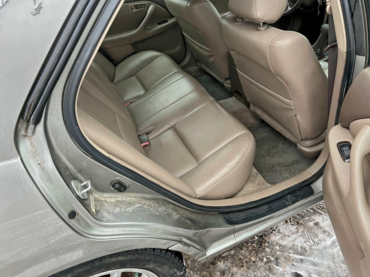 2000 Toyota Camry Le - Image 6