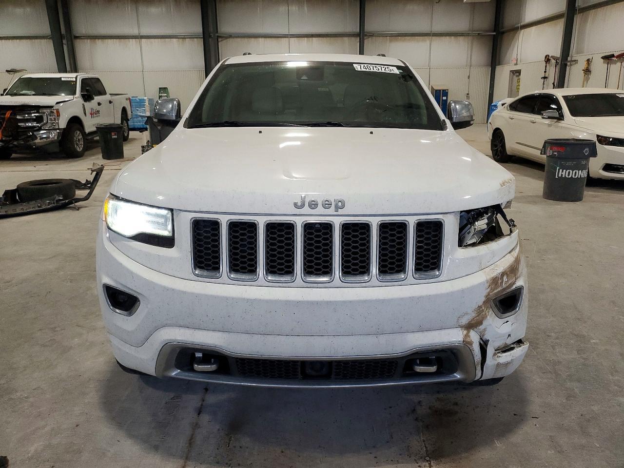 2015 Jeep Grand Cherokee Overland - Image 5