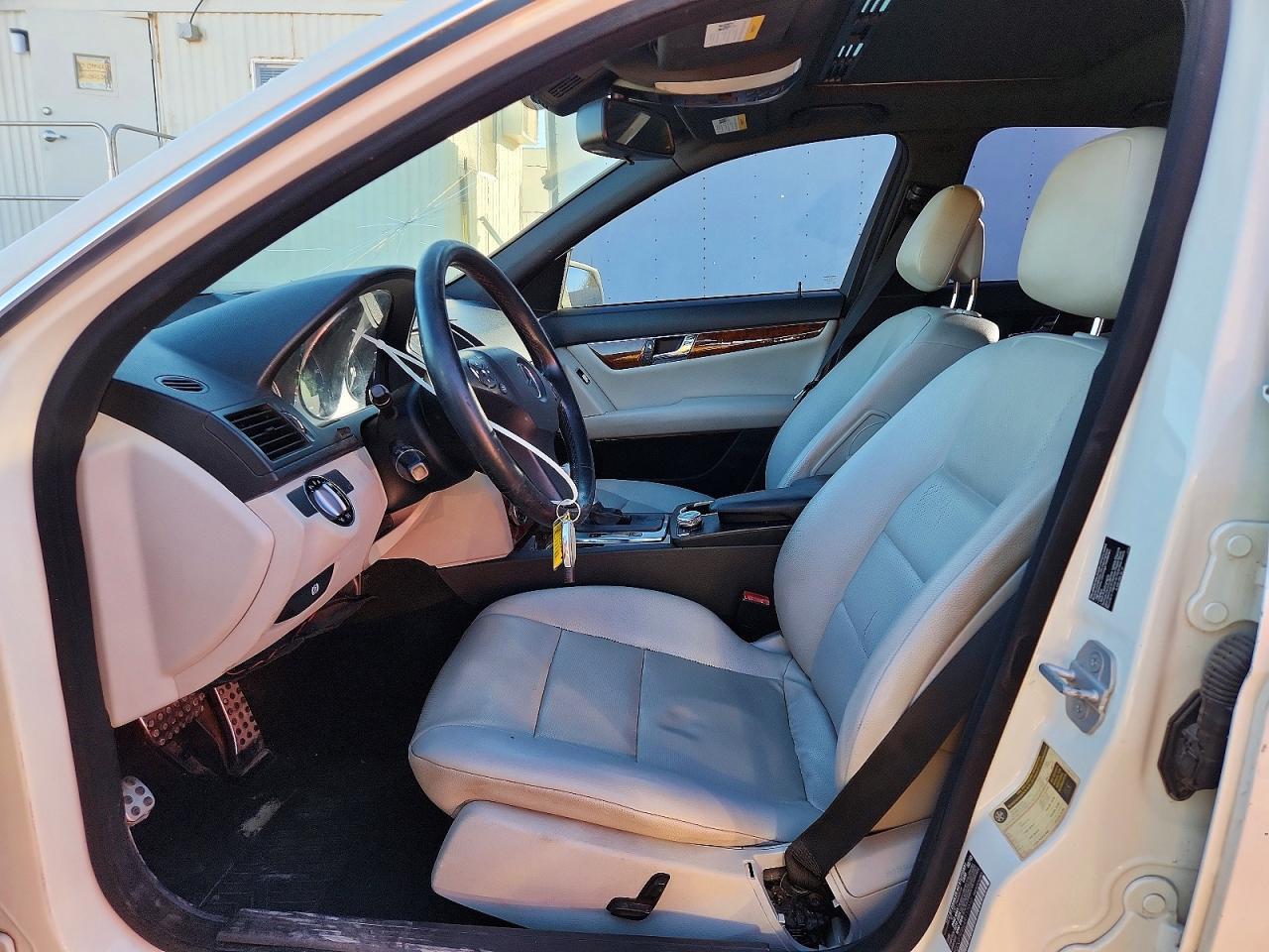 2010 Mercedes-Benz C 300 - Фото 7