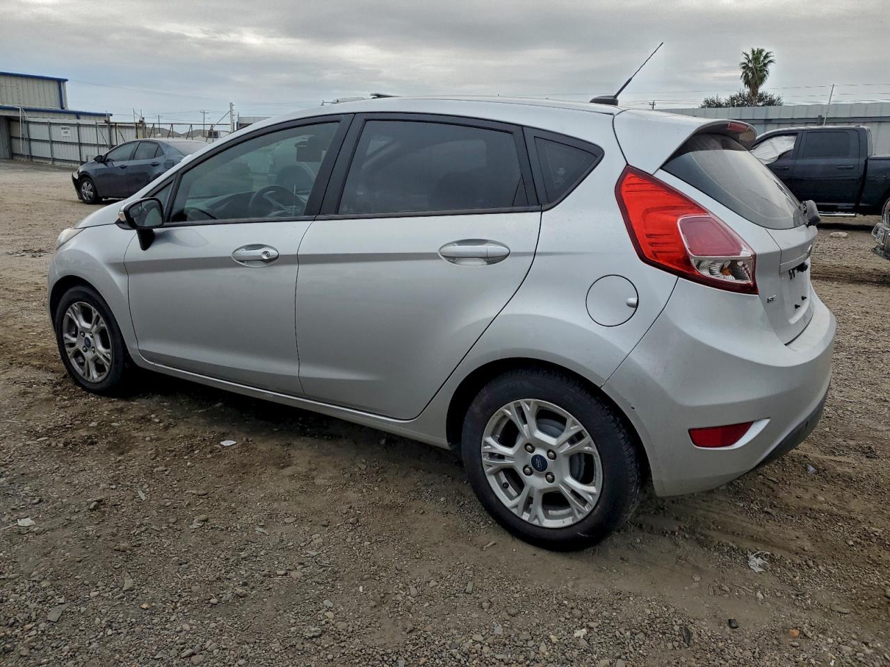 2016 Ford Fiesta Se - Фото 2