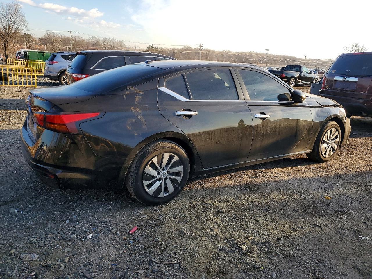 2019 Nissan Altima S - Фото 3