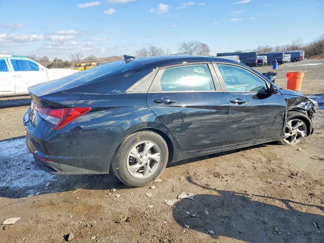 2023 Hyundai Elantra Se - Фото 3