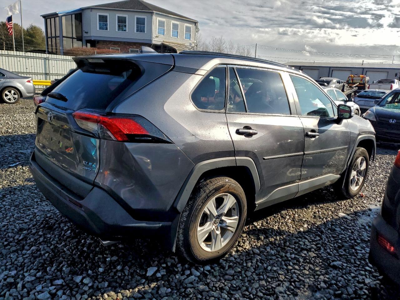 2021 Toyota Rav4 Xle - Фото 3