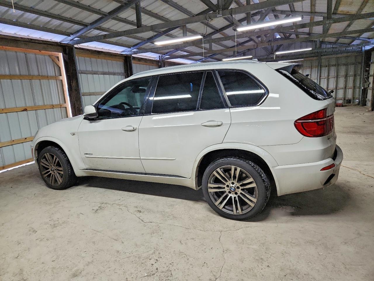 2011 BMW X5 xDrive50I - Image 2